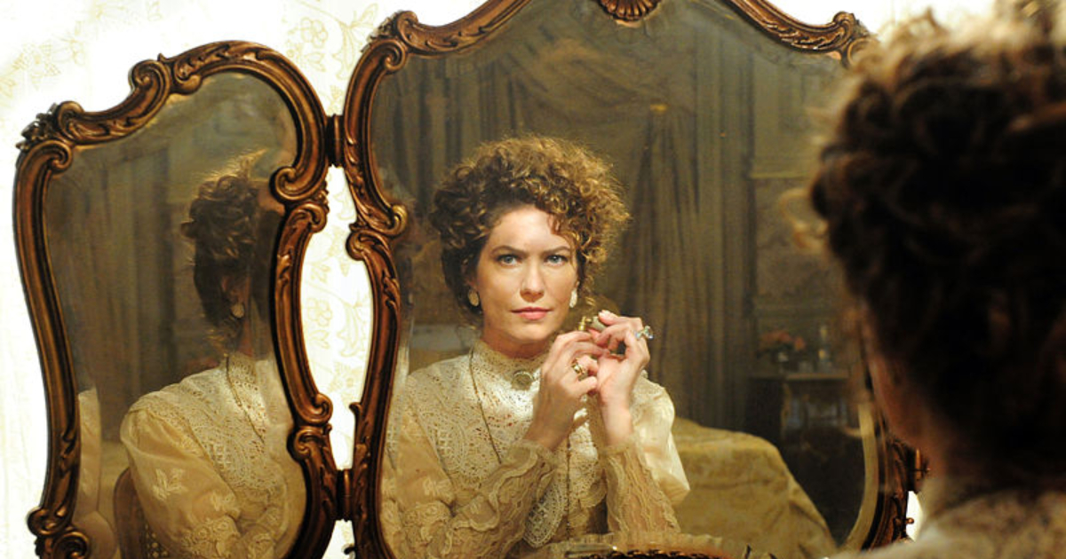 LDE Lucid Dreaming Challenge woman watching her reflection on an old mirror in lucid dreaming