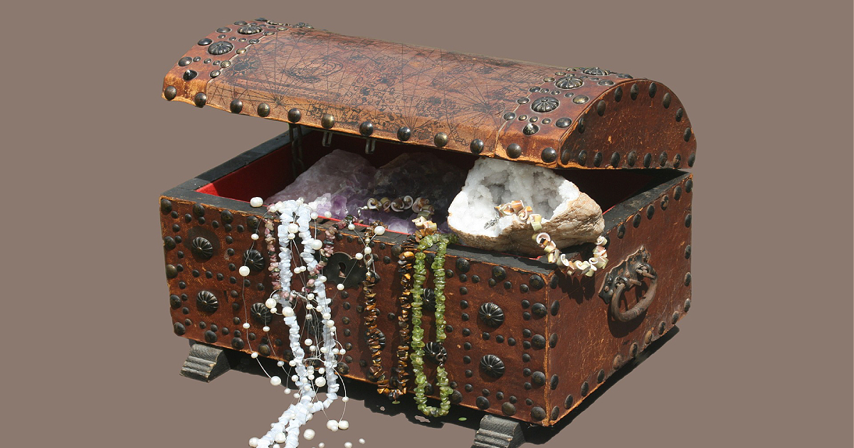 Image by Gaby Stein from Pixabay treasure chest in lucid dreaming