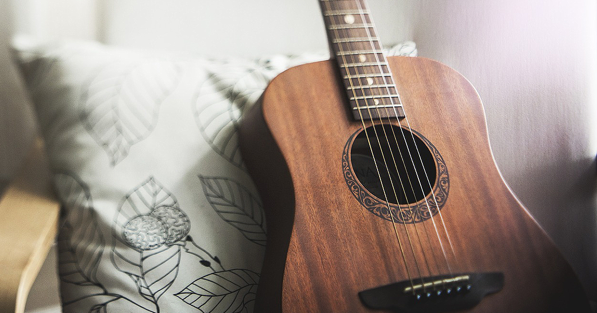 Image by Kari Shea from Pixabay guitar and pillow in lucid dreaming